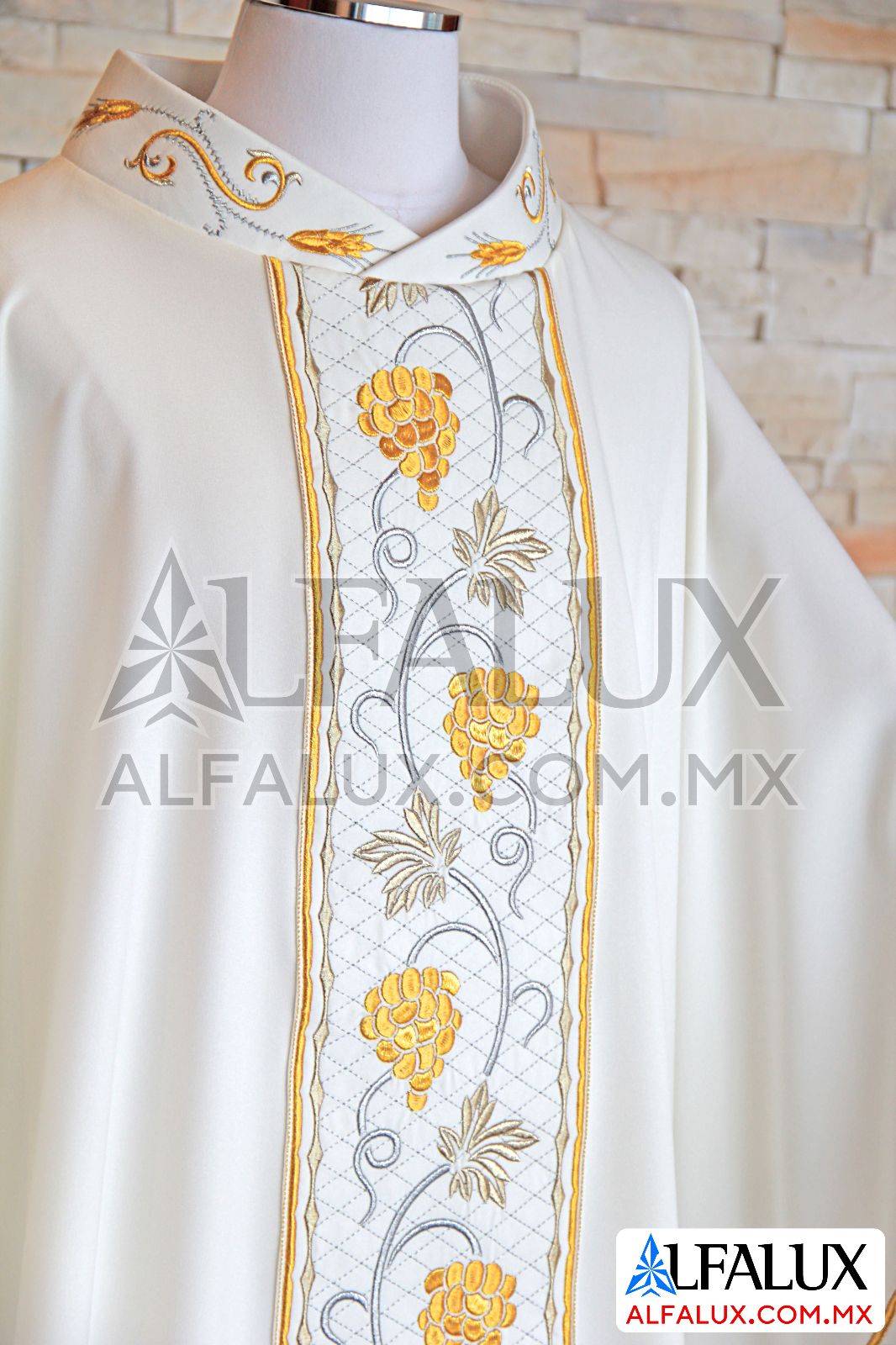 03 UVAS Casulla Alfalux Laterales Perla ClloBord 33 (5)